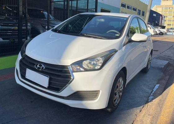 HYUNDAI HB20 1.0 COMFORT PLUS 12V TURBO FLEX 4P MANUAL
